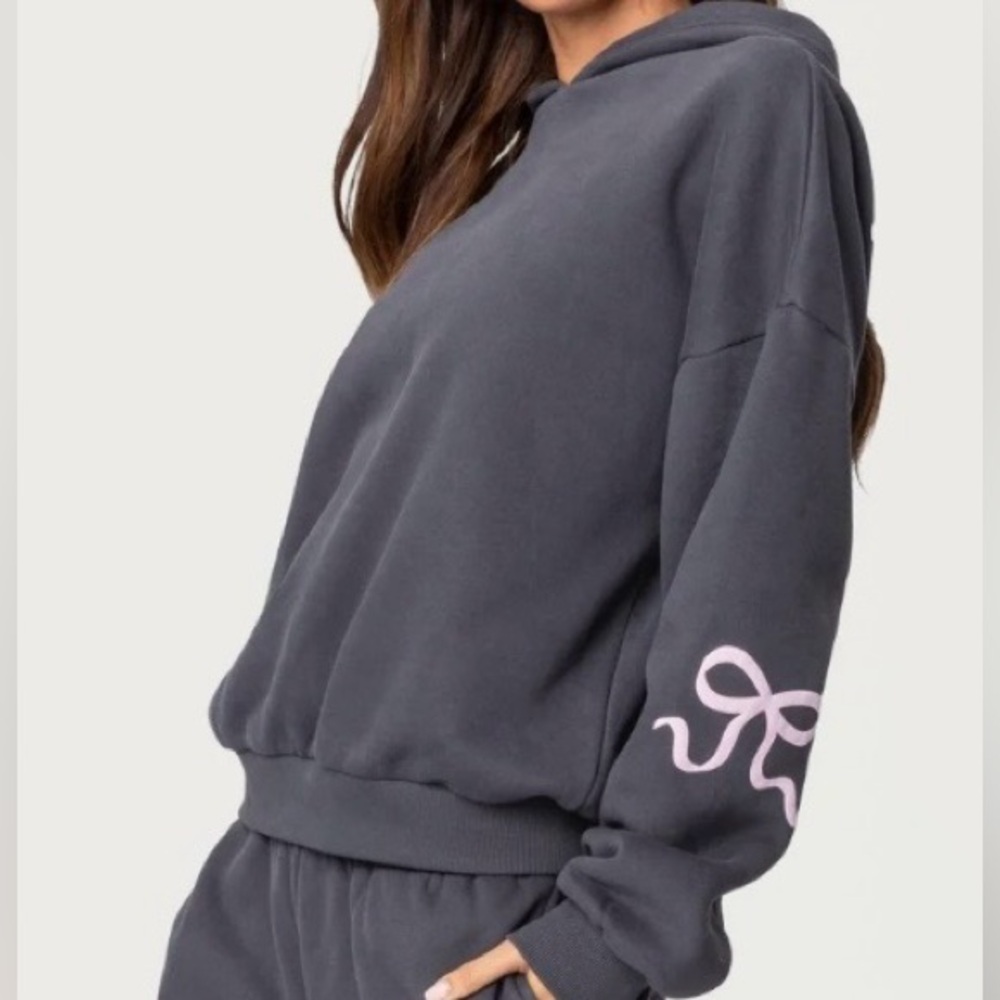Women's Gray Hoodie with Pink Detail

LAST CHANCE TO BUY BEFORE DONATED!